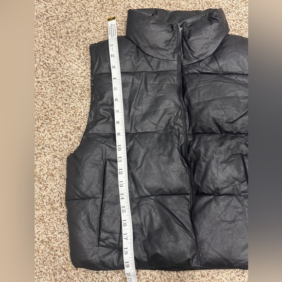 Zara  Leather Crop Puffer Vest Jacket Solid Black Womens Small - Picture 13 of 13